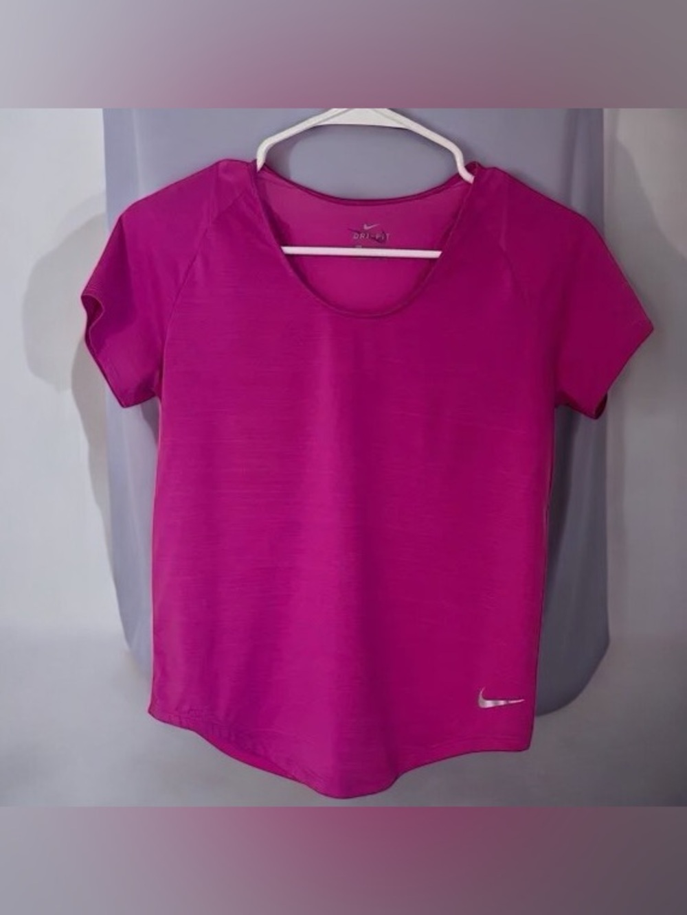 ⚓️ Dri-FIT Short Sleeve Scoop Neck Tee in Fuchsia